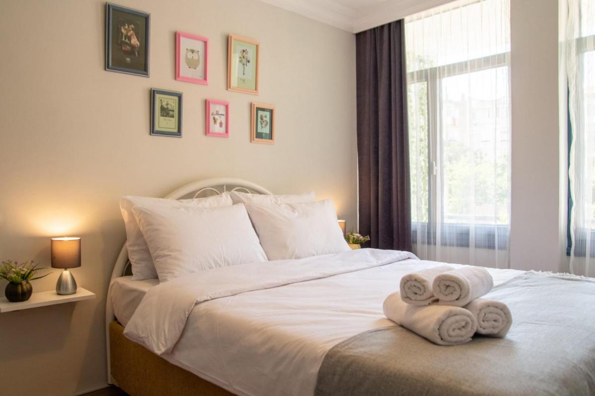Delightful Flat with Central Location and Balcony in Karsiyaka - Housity