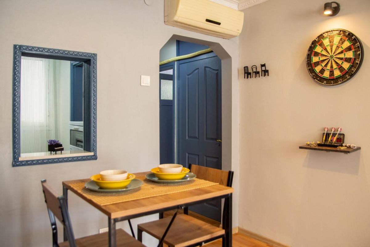 Delightful Flat with Central Location and Balcony in Karsiyaka - Housity