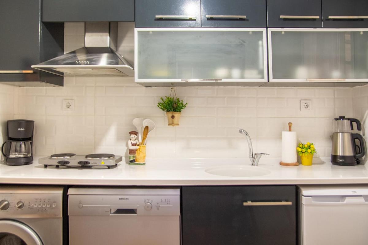 Delightful Flat with Central Location and Balcony in Karsiyaka - Housity