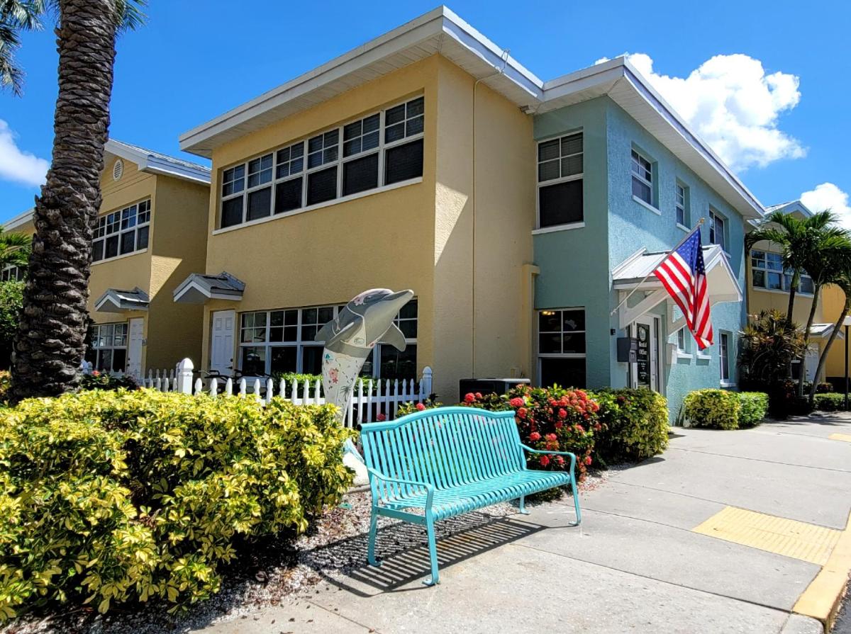 Barefoot Beach Resort - Housity