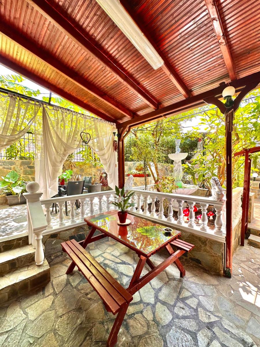 Stone house under Acropolis - Housity
