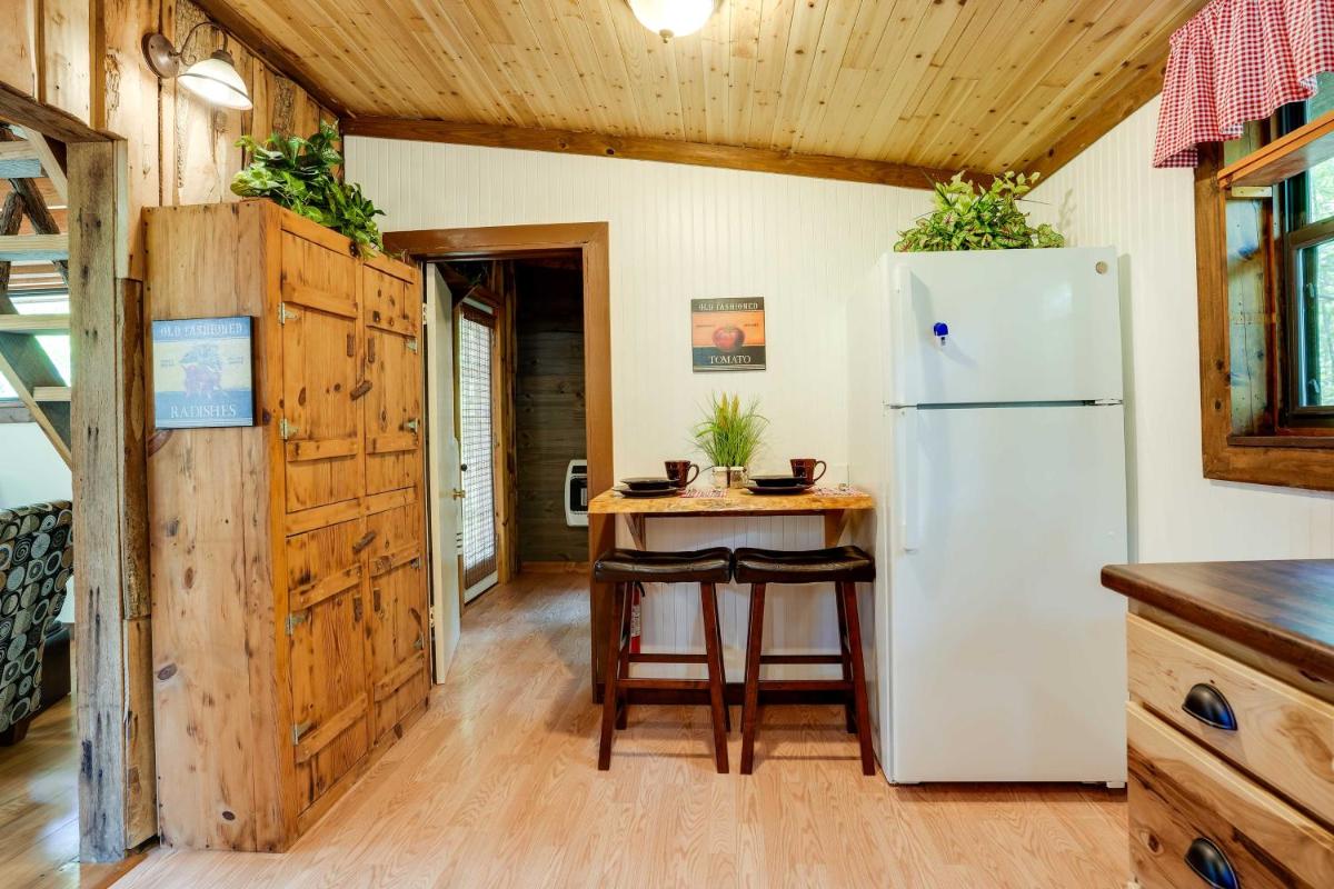 Cozy Georgia Abode with Deck, Fire Pit and Lake Access - Housity