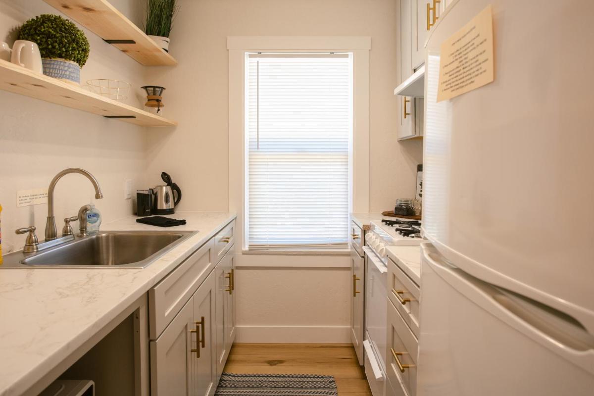Waterfront River Apartments - Housity
