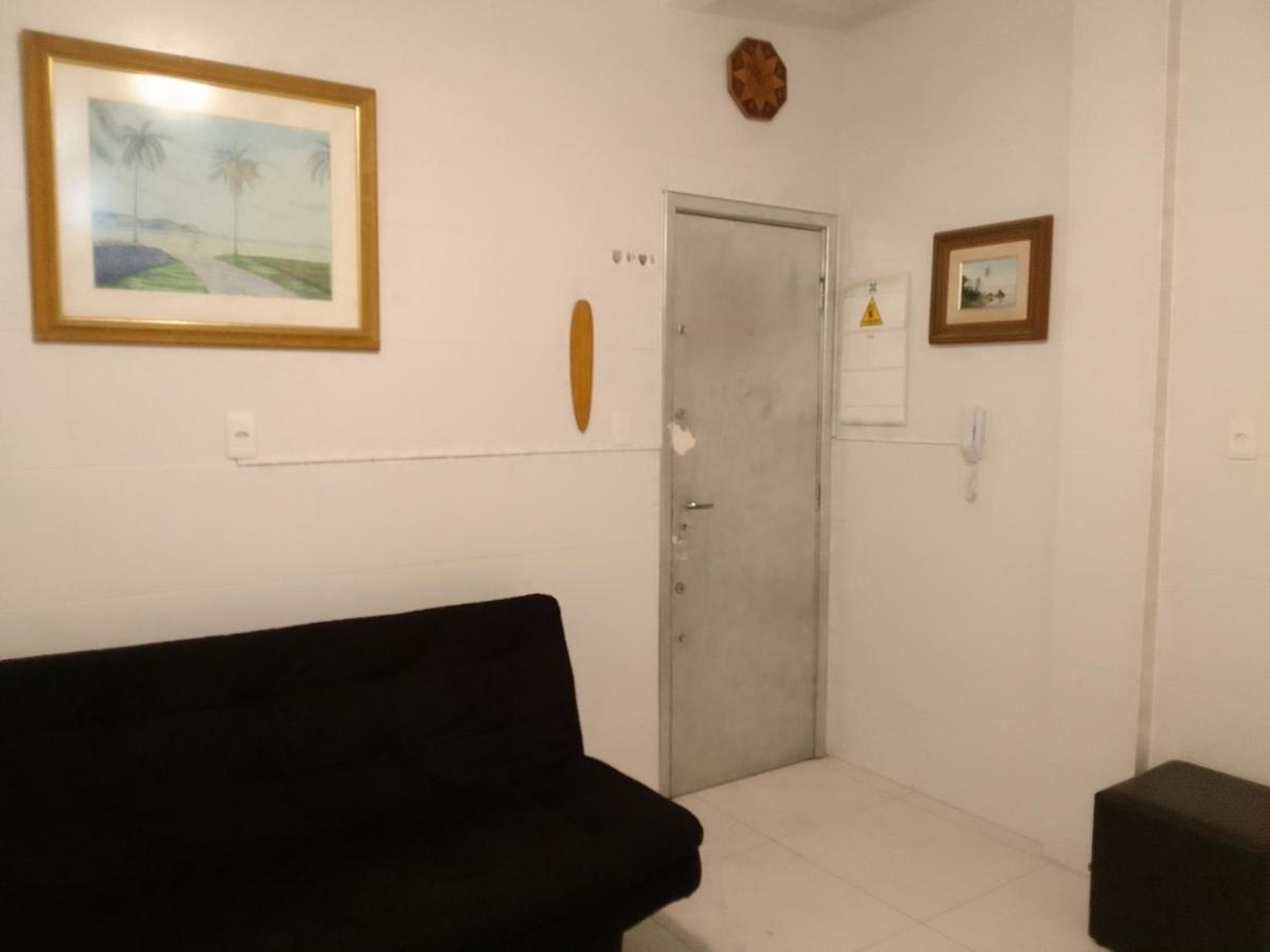 Apartamento Praia - quarto e sala em predio na frente do mar - Housity