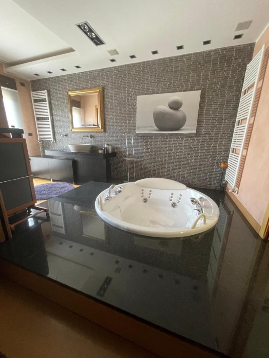 Attico con vista spettacolare e Jacuzzi - Housity