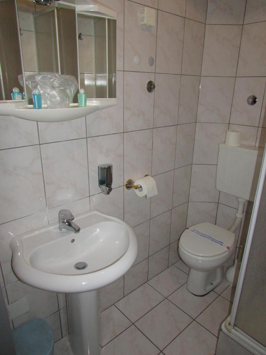 Guest House Vila Lux - Housity