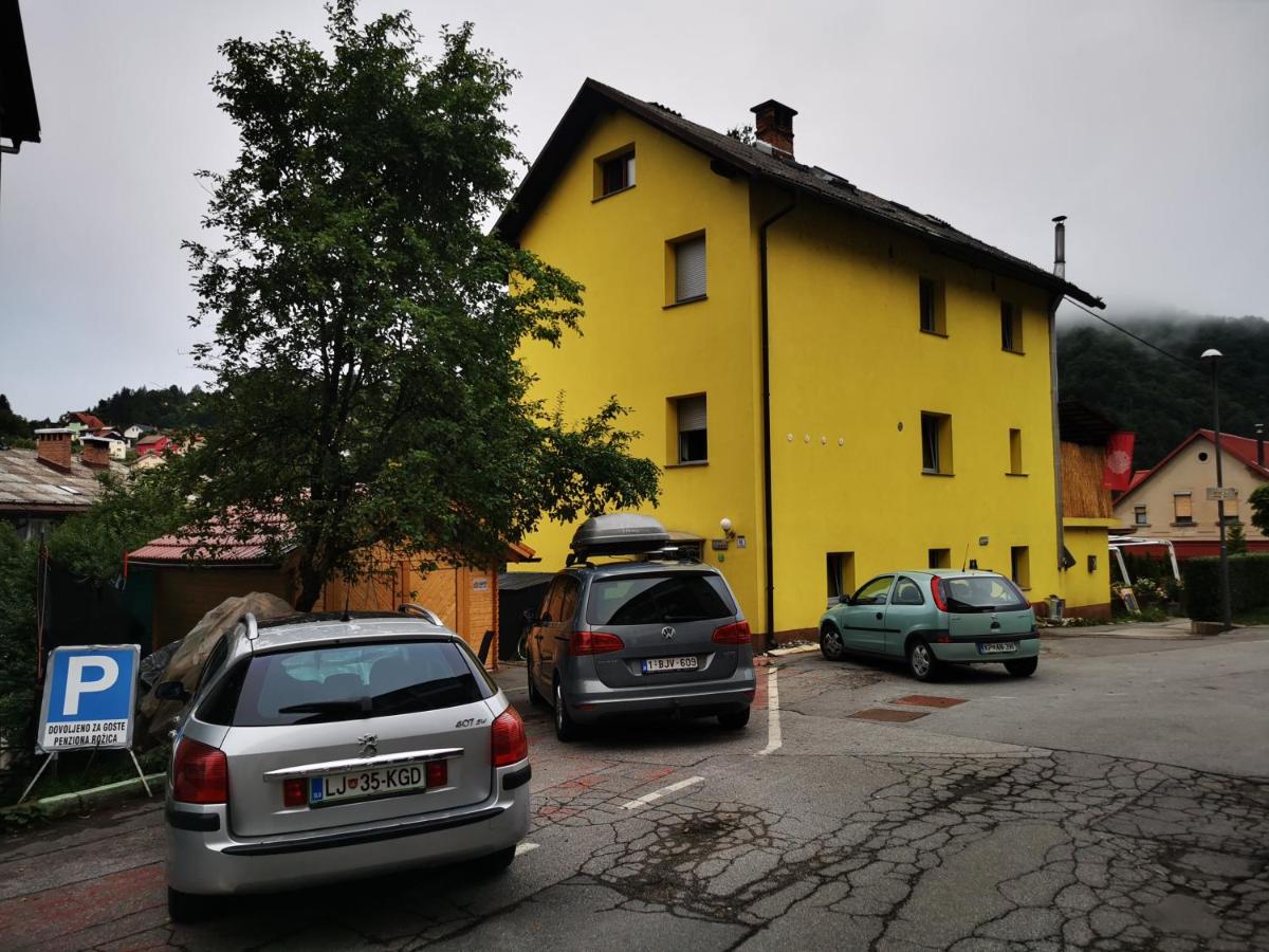 Lux apartments and rooms Dogs baronesse Idrija - Housity