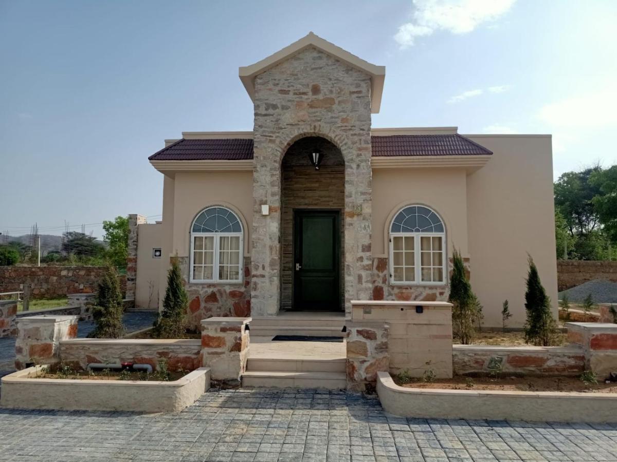 Riverarch Greenfields Resort - Housity