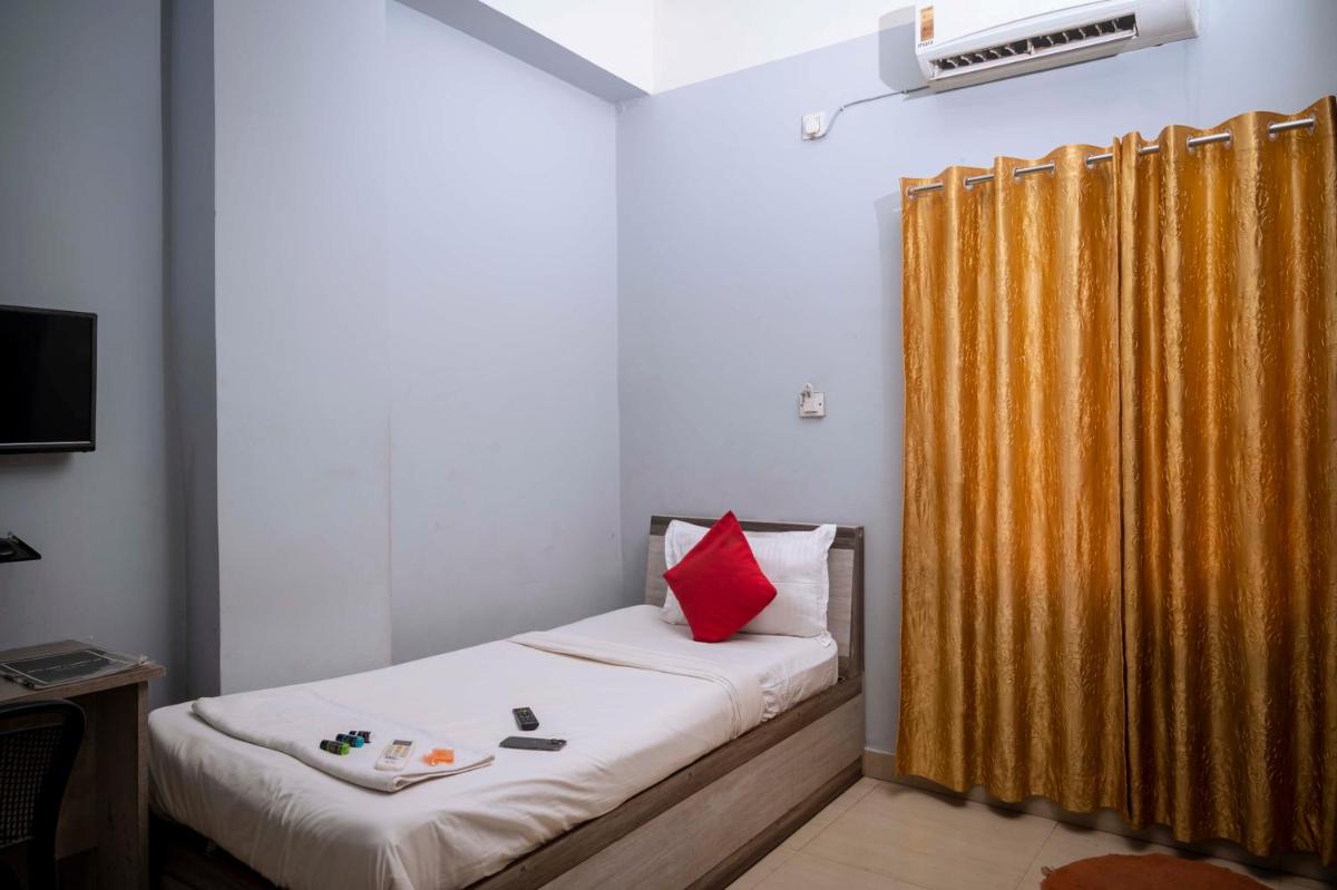 Hotel Town and country inn ( a unit of GS RESIDENCY) - Housity