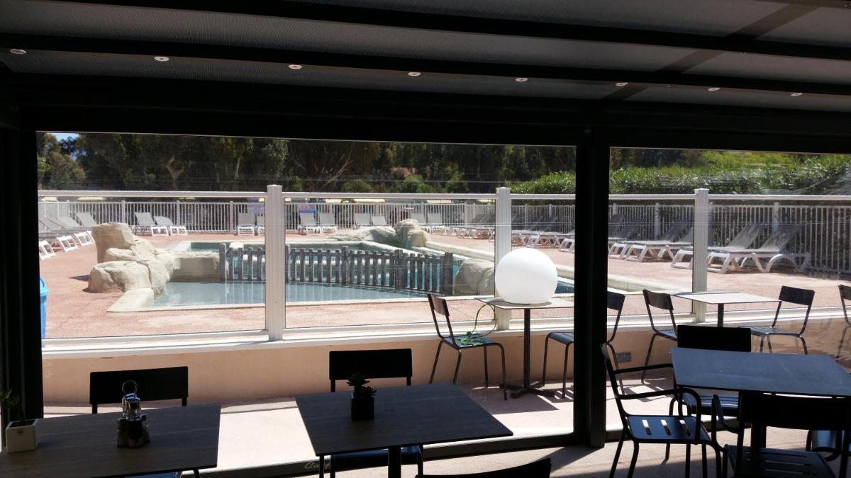 Restaurant ou autre lieu de restauration dans l'établissement Camping La Pinède