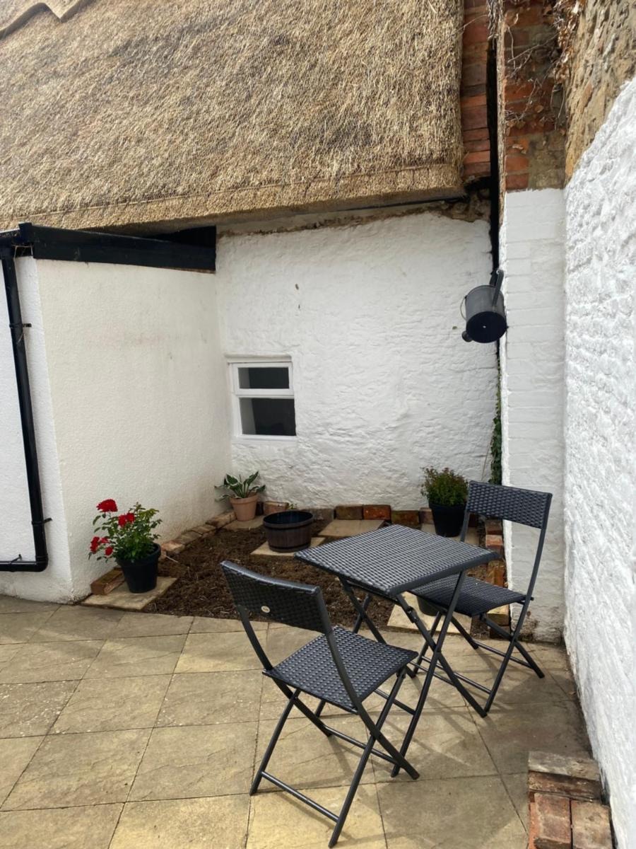 Grade Two Listed Cosy Cottage - Housity