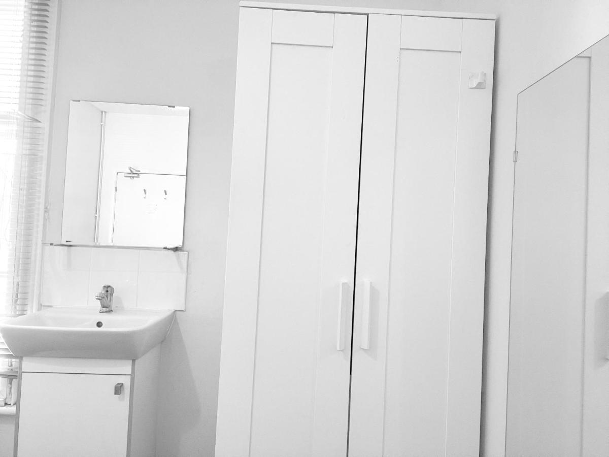 Room in West Midlands - Housity