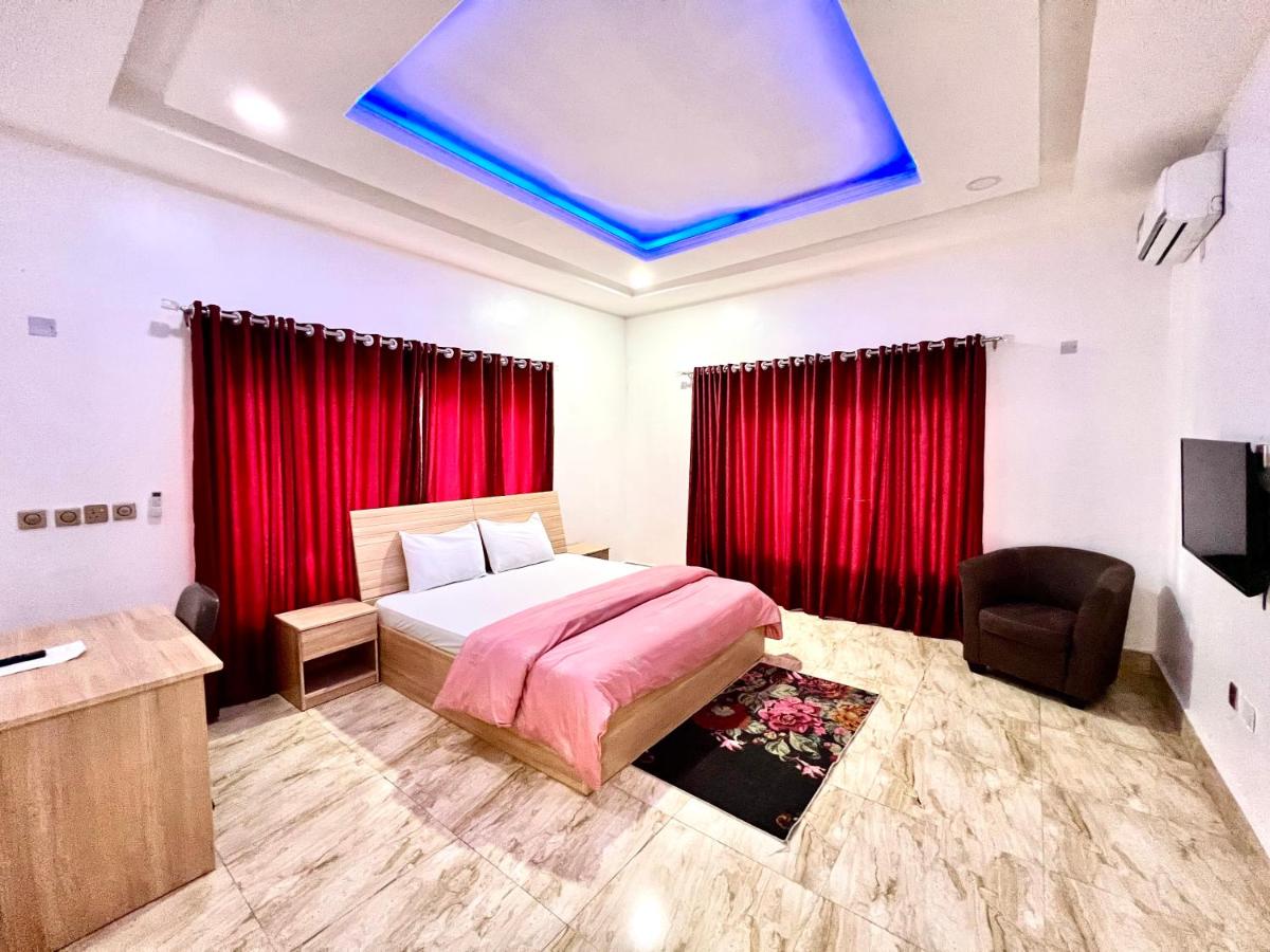 Suitetrails - 24Hrs LIGHT & FREE WIFI, put FURNISHED APARTMENTS on Google & TALK TO US -BQ 20K, 1BEDRM FLAT 30k, 40k, 50k, 60k, PENTHOUSE 50k, 2BEDRM FLATS 60k,90k, 3BEDRM FLAT 70k,90k Per nit