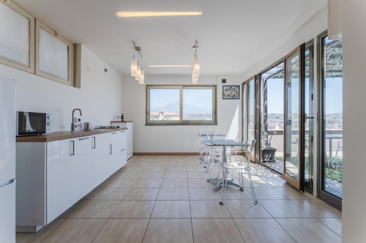 Etna View Superior Flat with Terrace and Jacuzzi - Housity