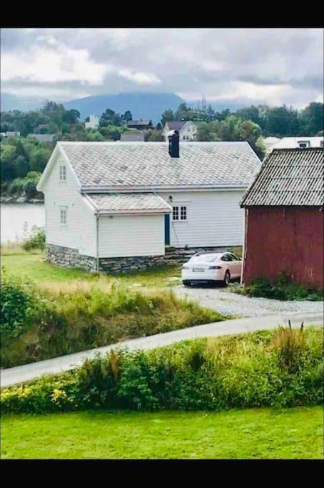 Waterfront Cottage (Fishing Opportunities!) - Housity