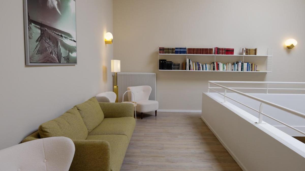 Coin salon dans l'établissement Logis Thermal