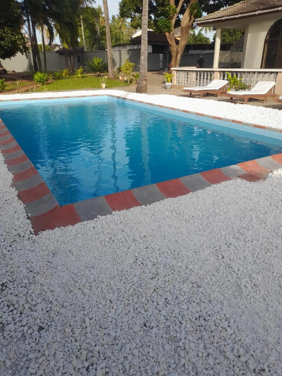 BBQ Lounge - Housity
