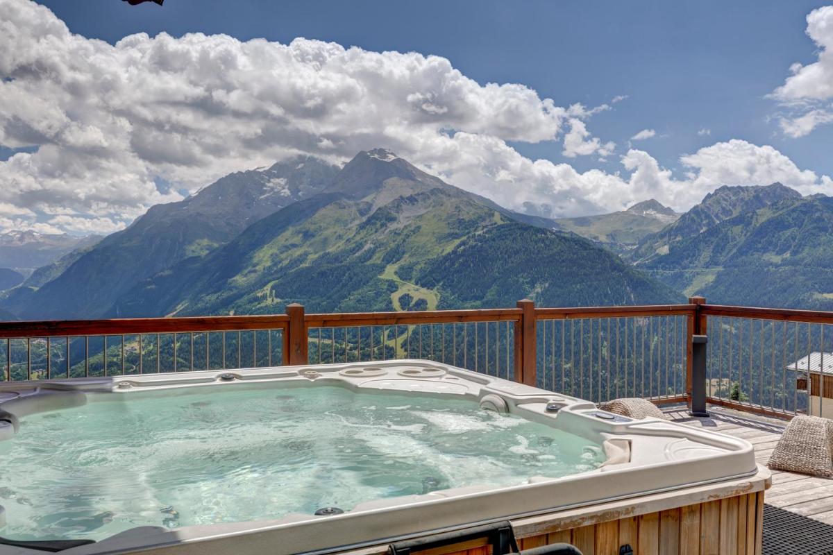 Vue générale sur la montagne ou vue sur la montagne depuis l'hôtel