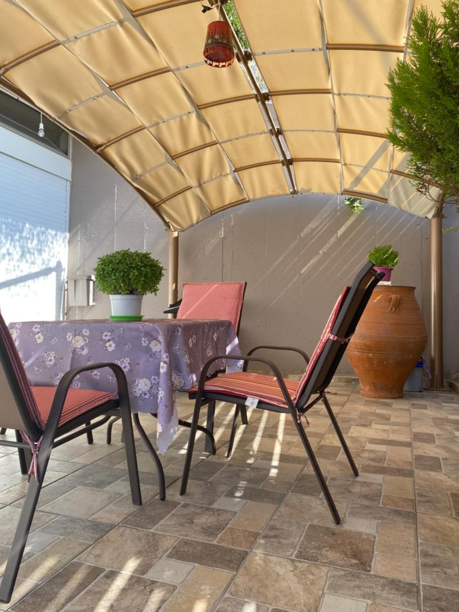 Maria & Zachos House - Housity