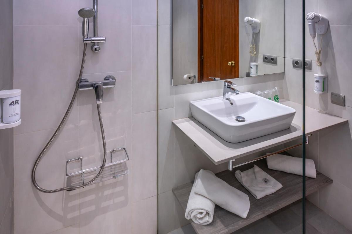Un baño de 4R Salou Park Resort I