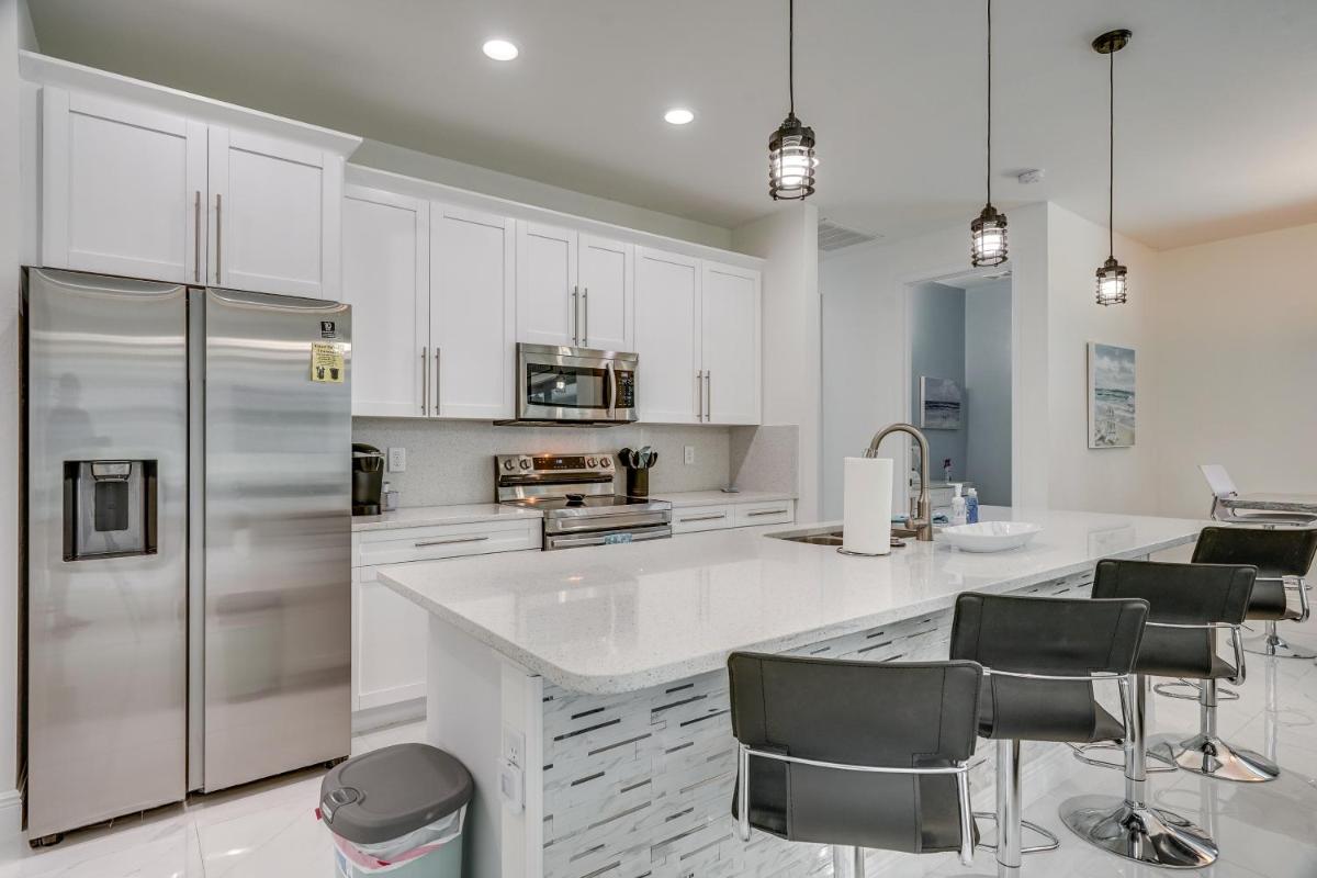 10 Mi to Yacht Club Public Beach Getaway with Pool - Housity