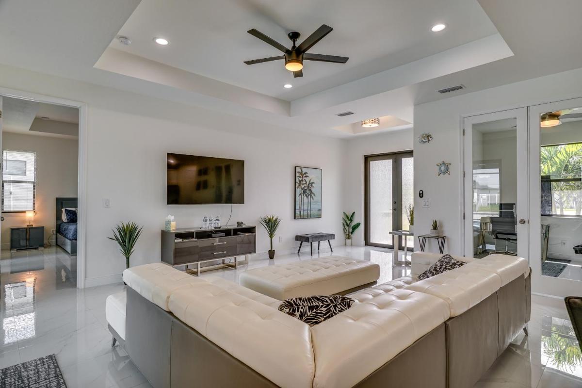 10 Mi to Yacht Club Public Beach Getaway with Pool - Housity