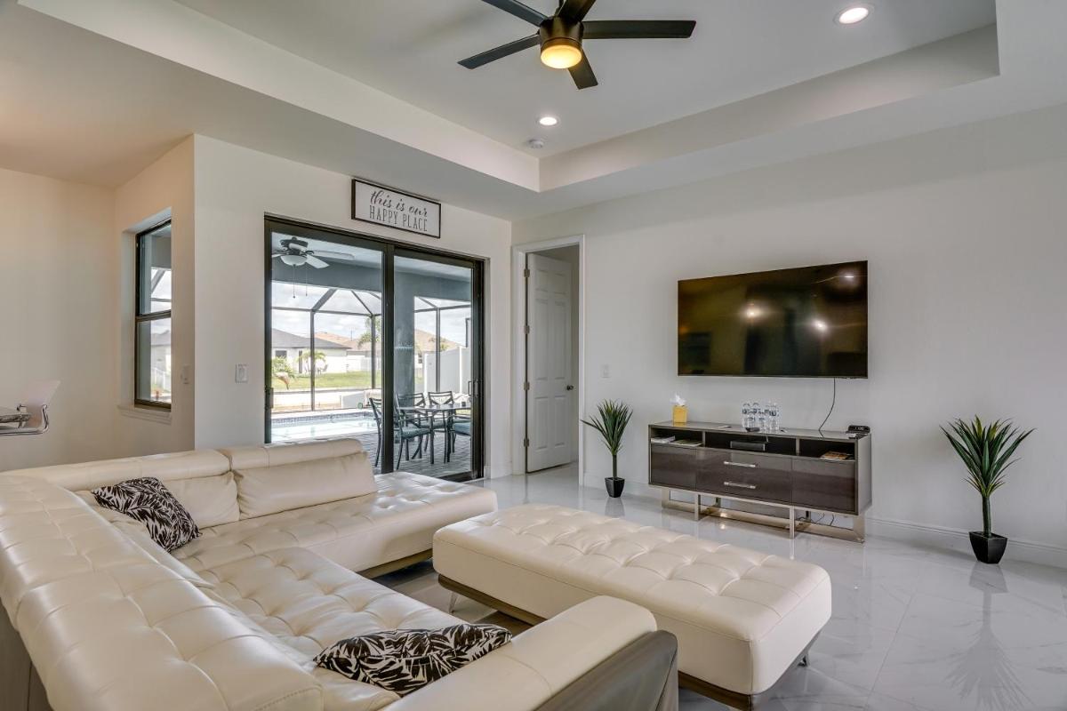 10 Mi to Yacht Club Public Beach Getaway with Pool - Housity