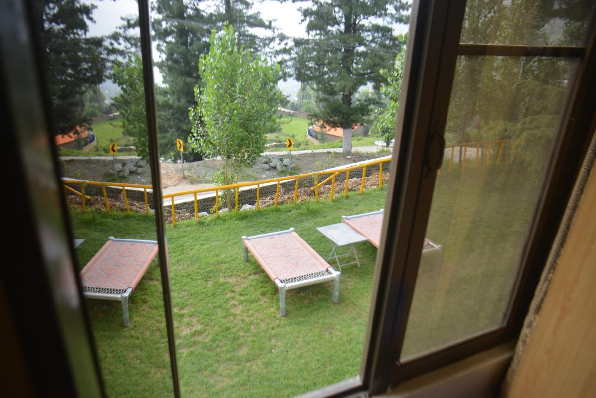 Eagle Nest, Malam Jabba by LMC - Housity