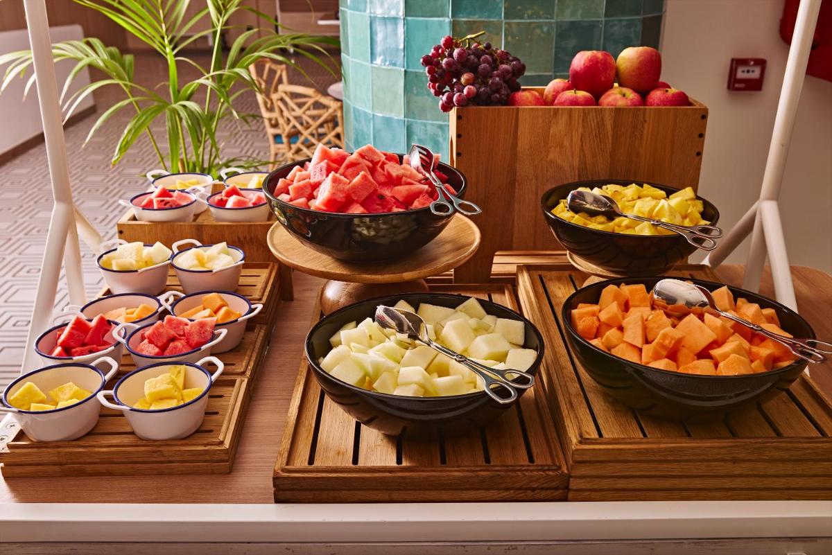 Comida en o cerca de este hotel
