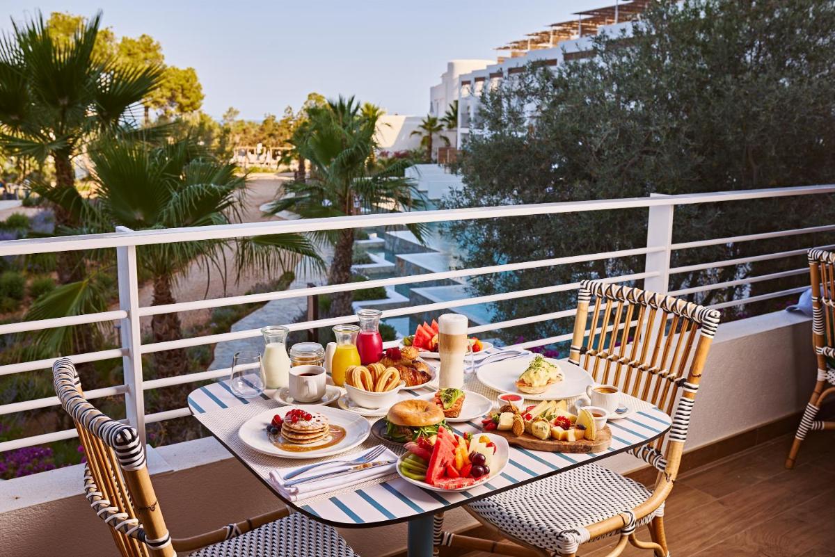 Comida en o cerca de este hotel