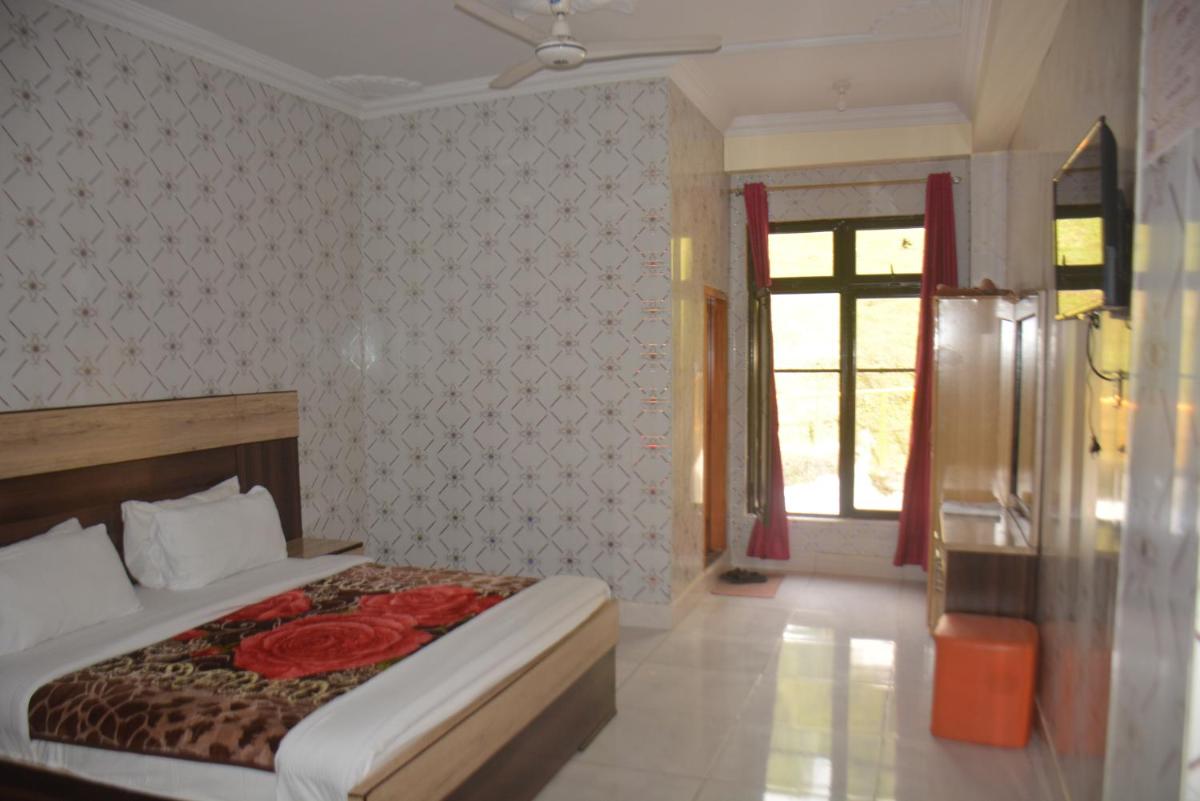 Eagle Nest, Malam Jabba by LMC - Housity