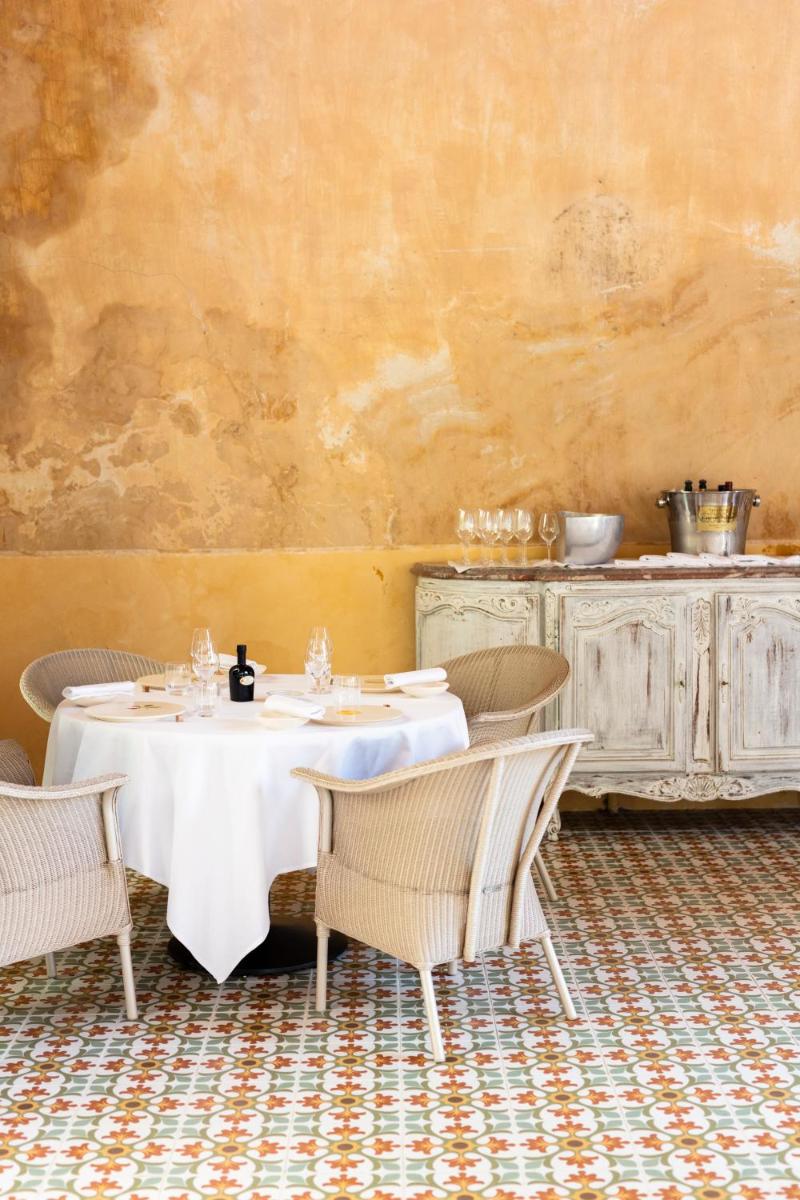 Coin salon dans l'établissement Hôtel - Restaurant & Spa La Magdeleine - Mathias Dandine