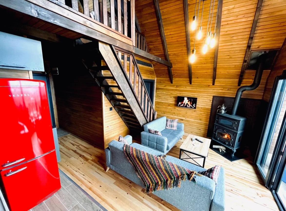 Moon House Bungalow - Housity