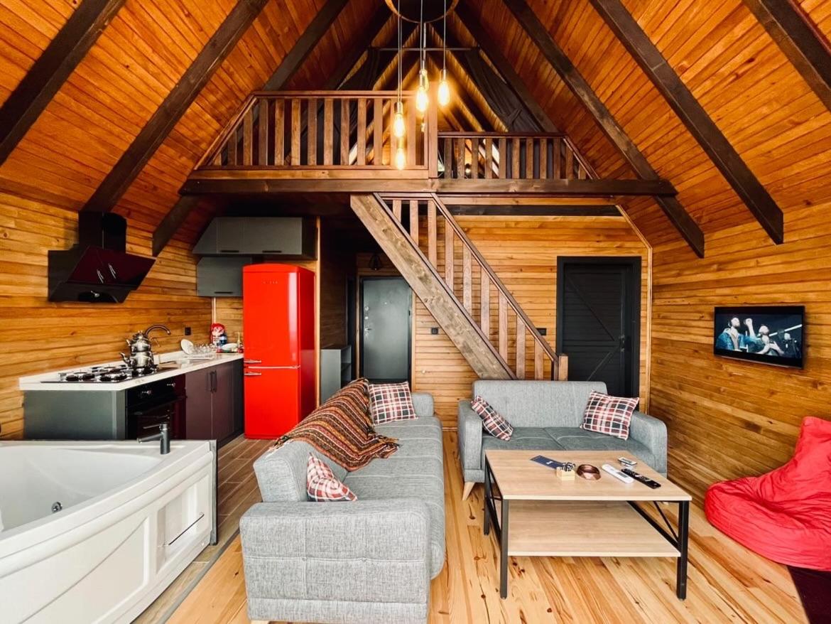 Moon House Bungalow - Housity
