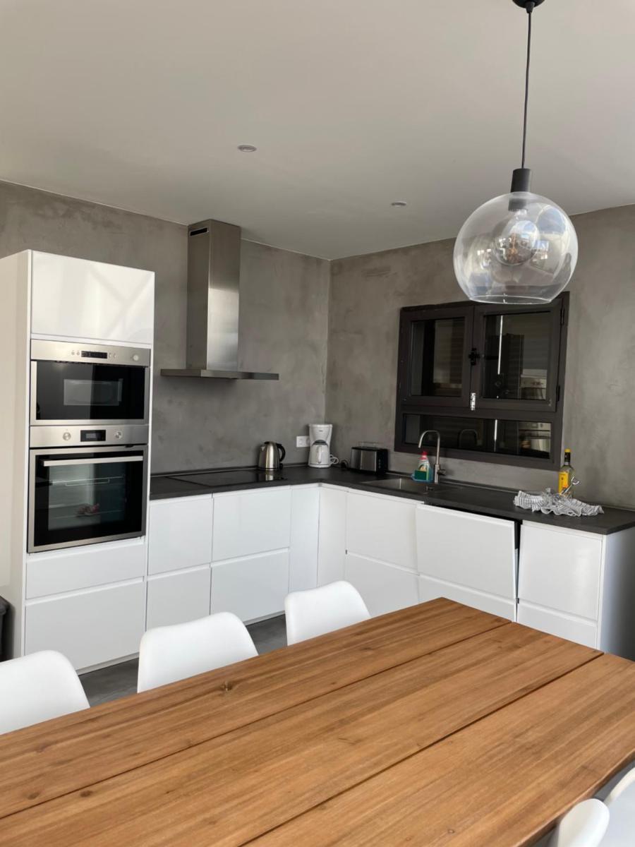 Villa Babel - First Line Seafront Holiday House - Housity