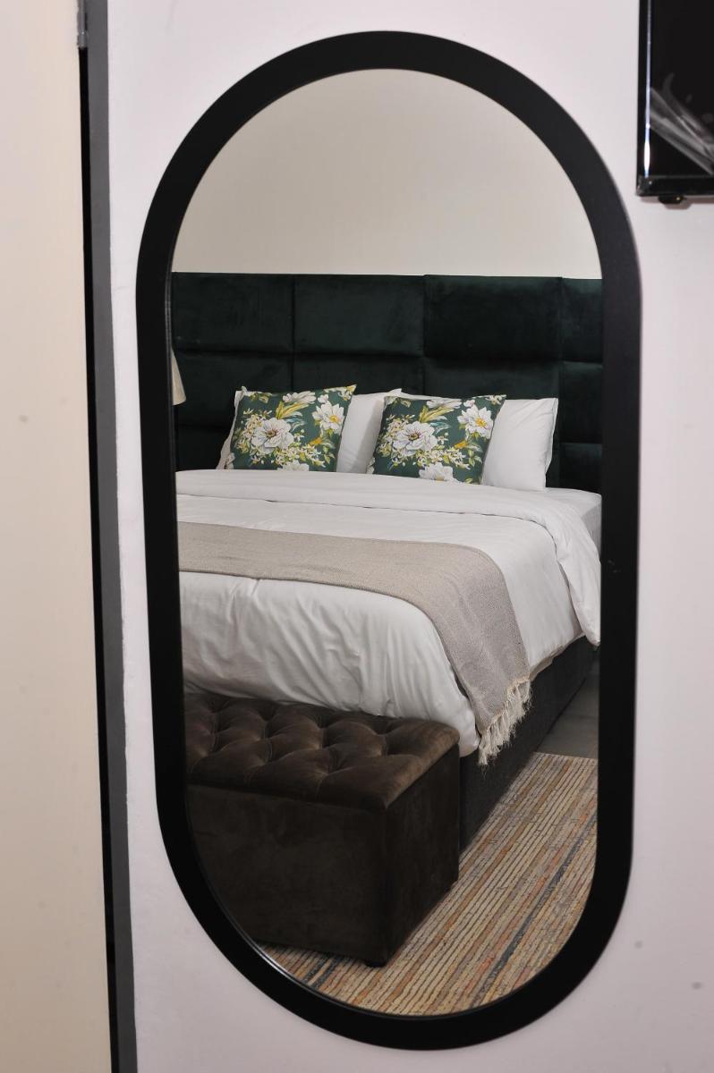 Square Connexions Guest House - Housity