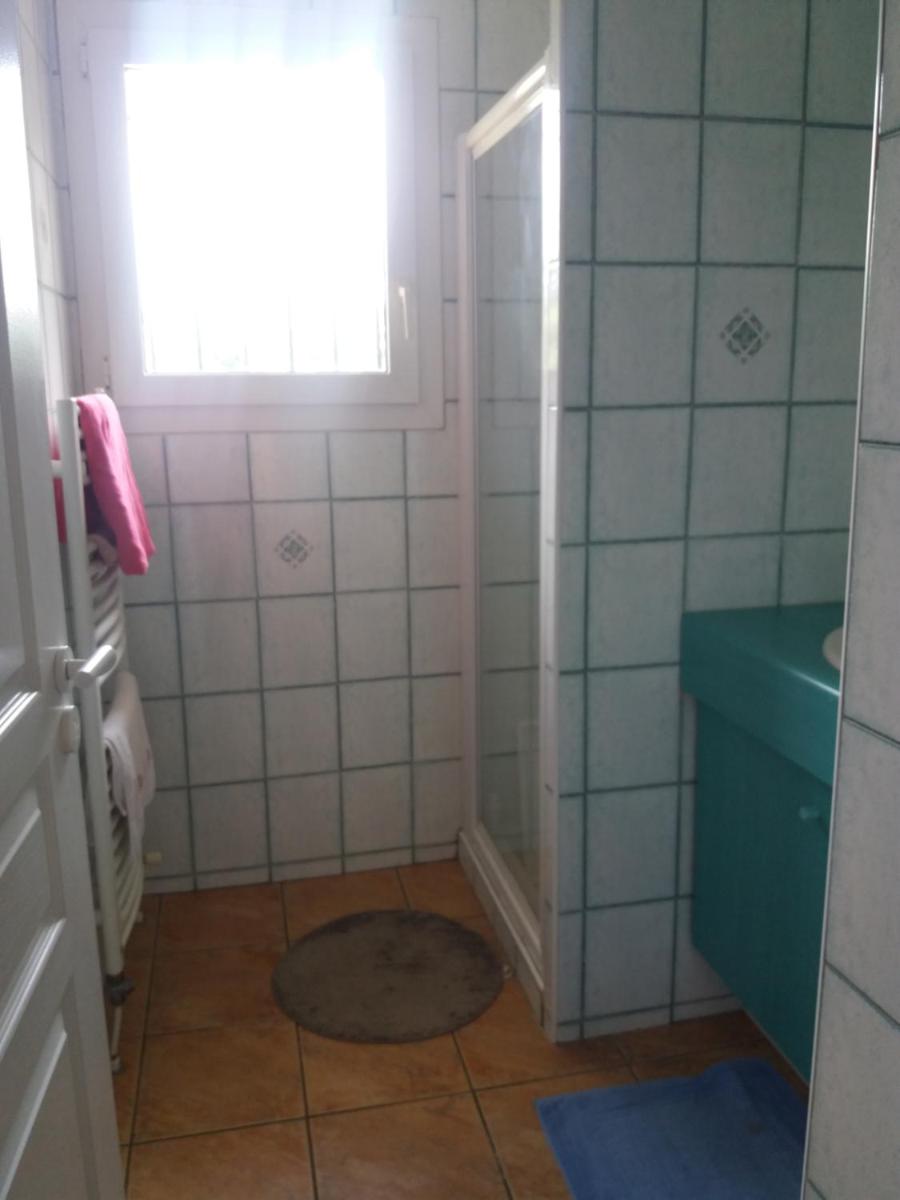 chambre dans maison avec piscine et cuisine - Housity