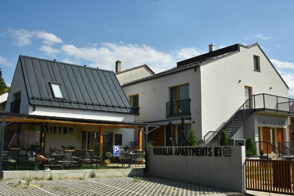 Suitetrails - Varalja Apartments