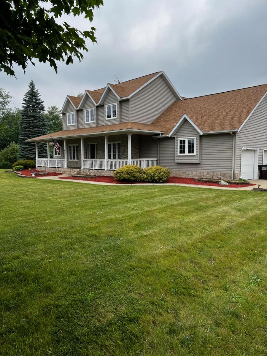 House On Grass Runway with Fly-In/Fly-Out Access - Housity