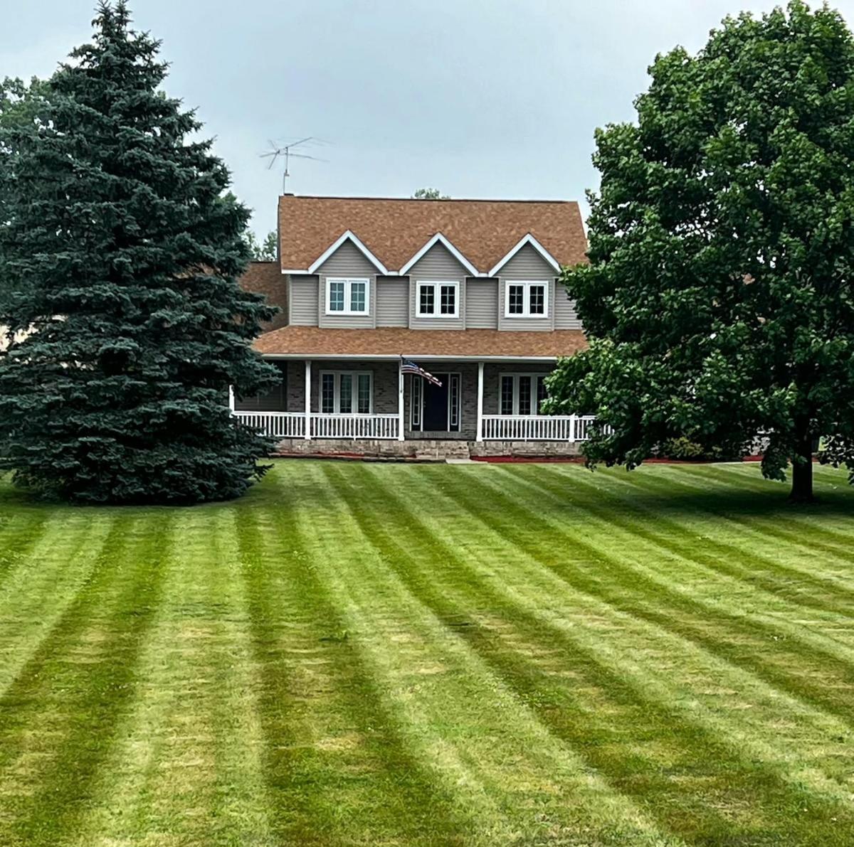 House On Grass Runway with Fly-In/Fly-Out Access - Housity