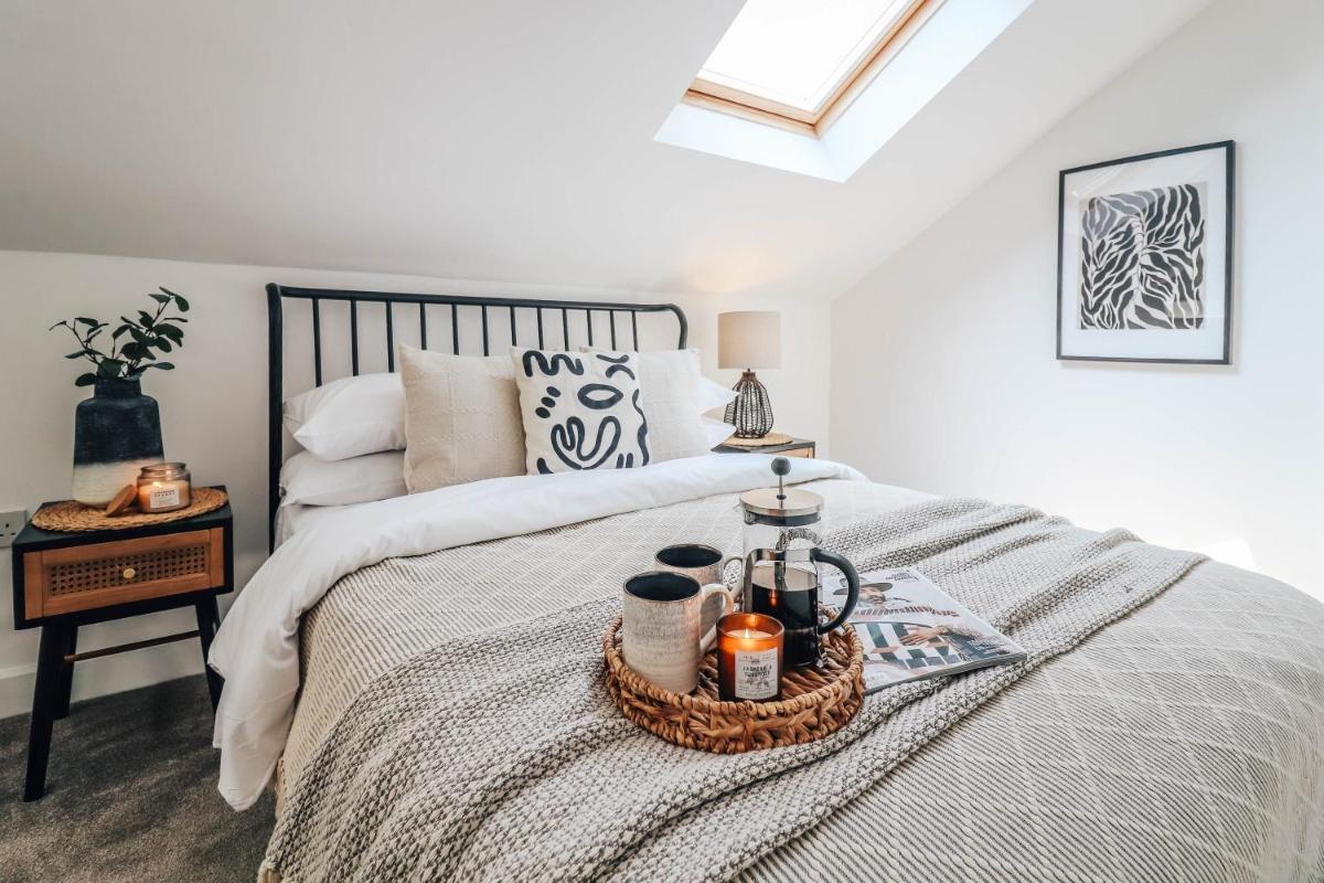 Principality View Apartment Three, by Solace Stays - Housity