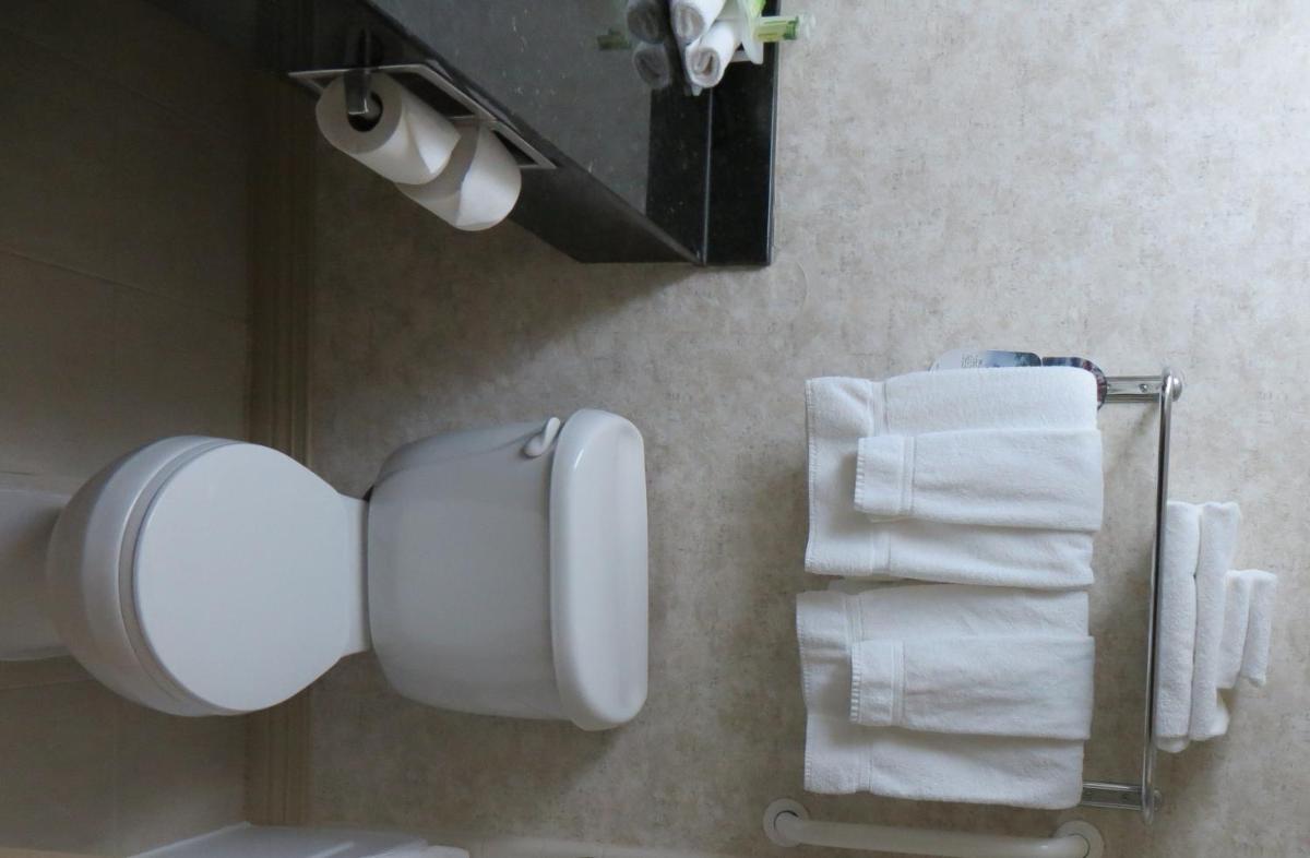 Holiday Inn Hotel & Suites Davenport, an IHG Hotel - Housity