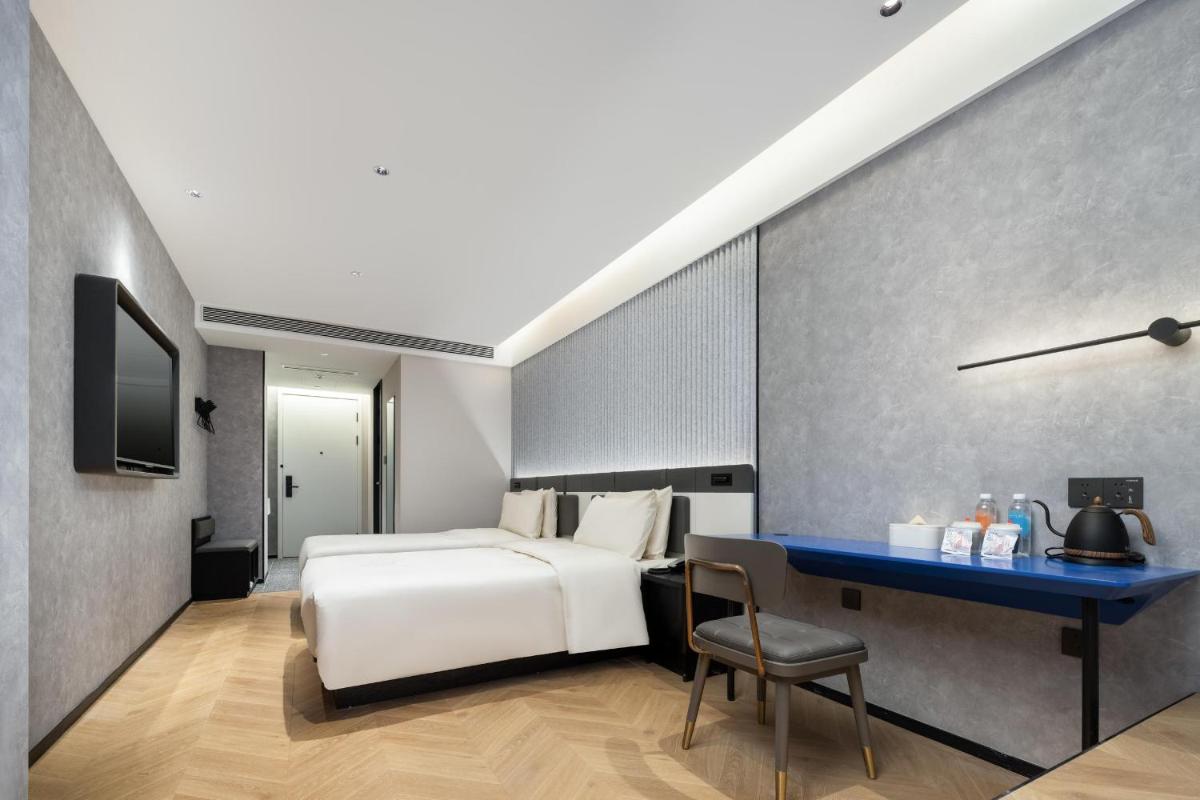 Atour Light Hotel Shanghai Minhang Maqiao - Housity