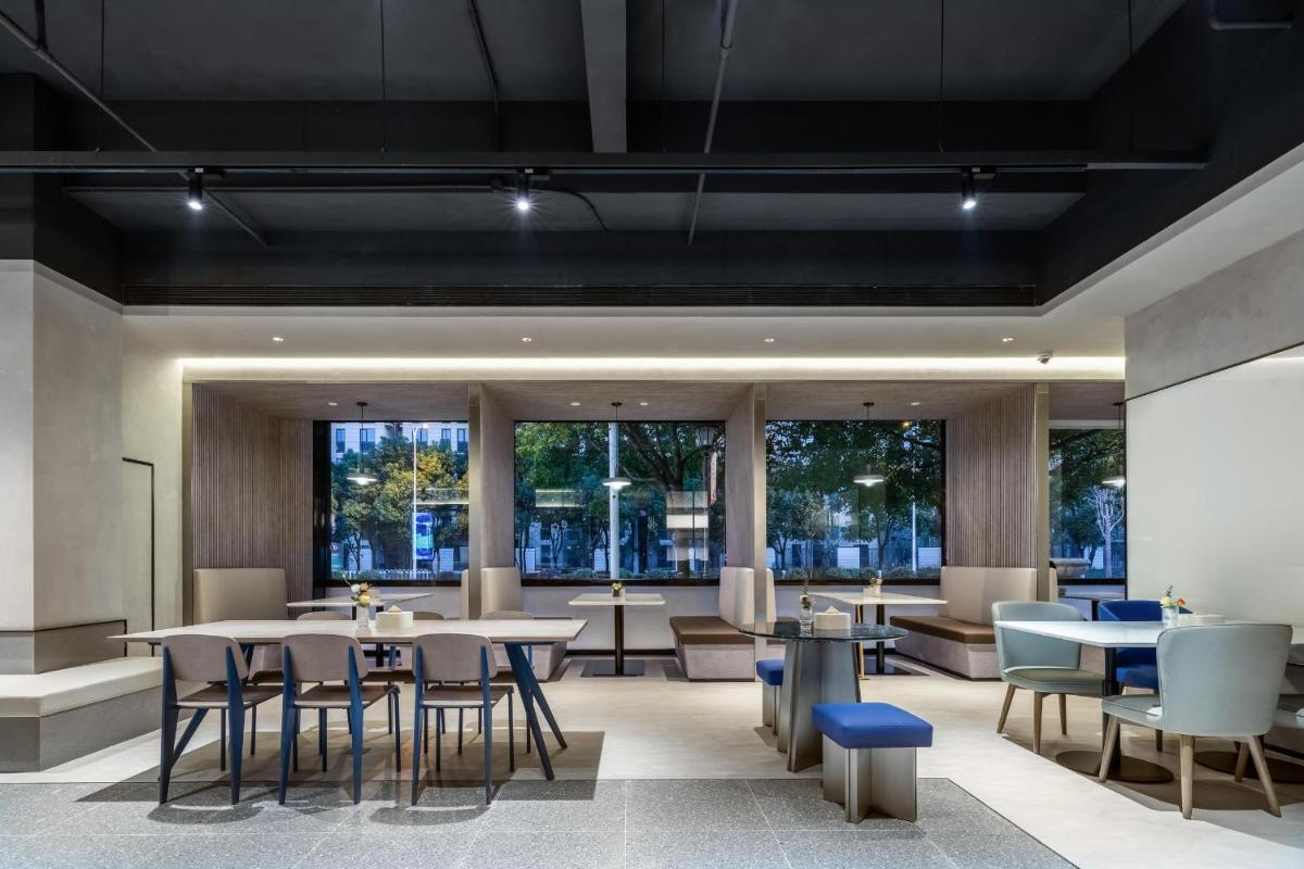 Atour Light Hotel Shanghai Minhang Maqiao - Housity