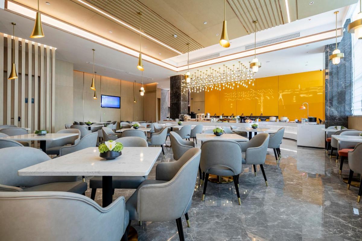 Atour Hotel Huaihua High-Speed South Railway Station - Housity
