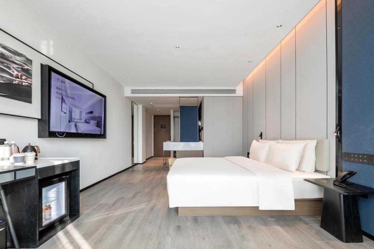 Atour Hotel Huaihua High-Speed South Railway Station - Housity