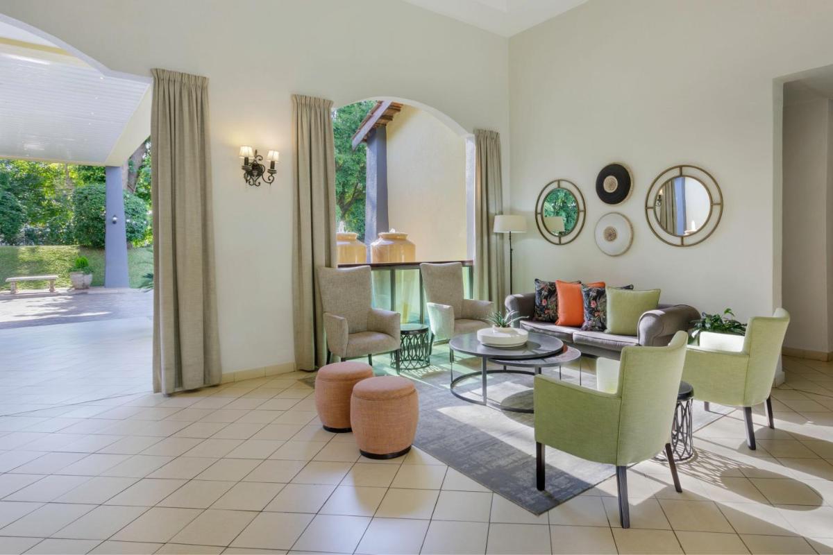 Protea Hotel by Marriott Livingstone - Housity