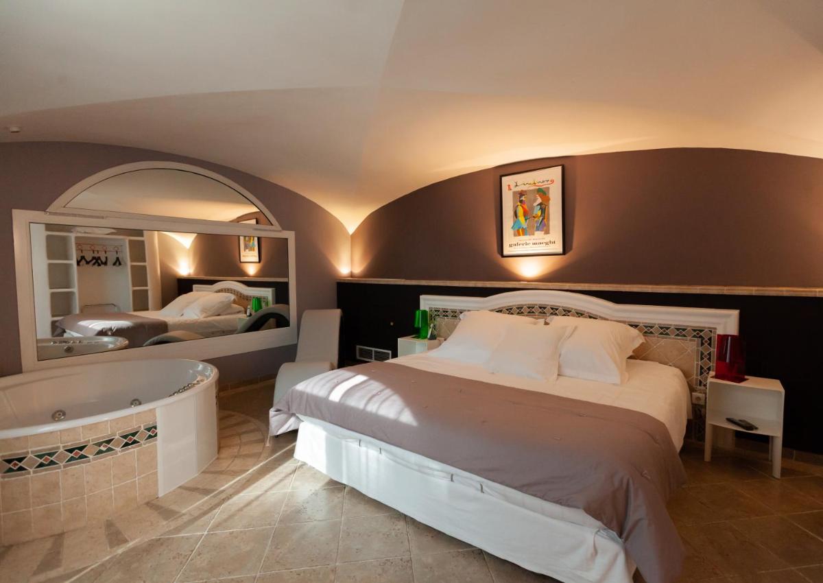 Un ou plusieurs lits dans un hébergement de l'établissement Ostella Spa & Resort