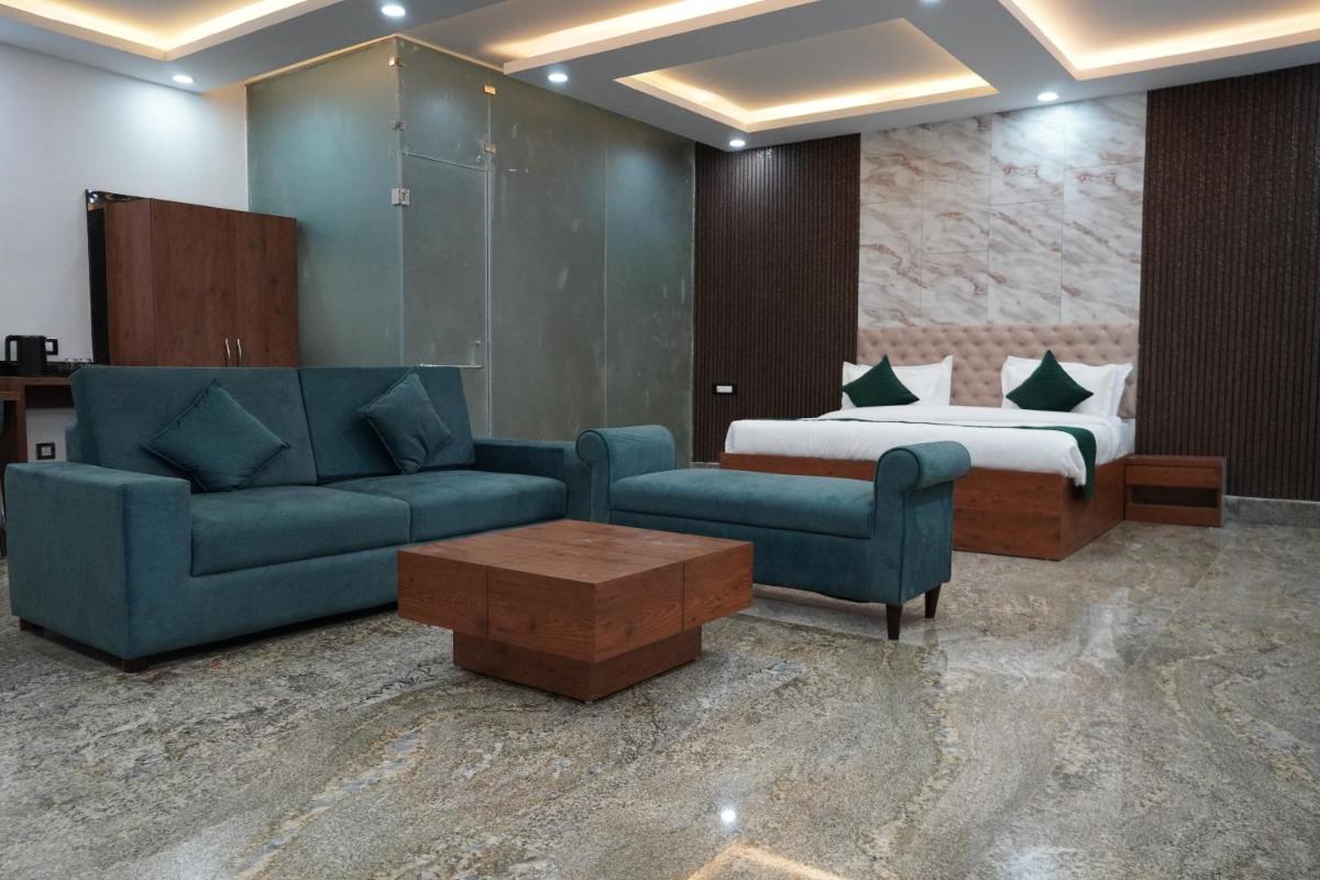 GreenSarovar Hotel - Housity