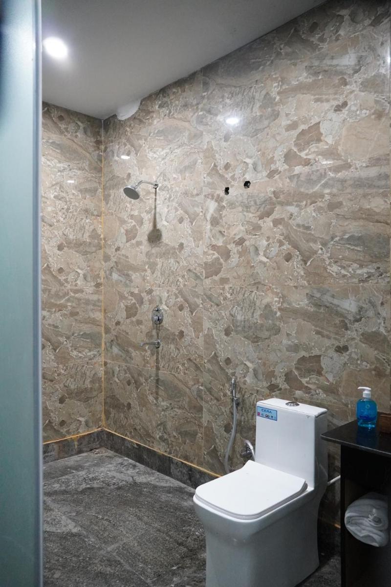 GreenSarovar Hotel - Housity